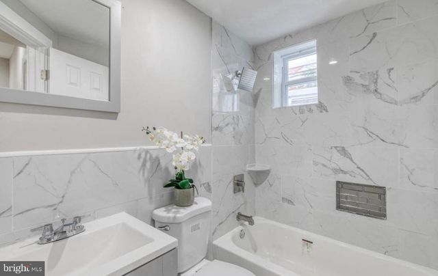 2021 W OXFORD ST, Philadelphia, PA 19121