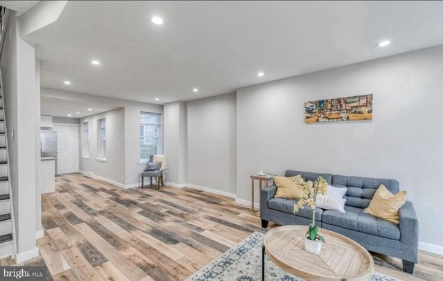 2021 W OXFORD ST, Philadelphia, PA 19121