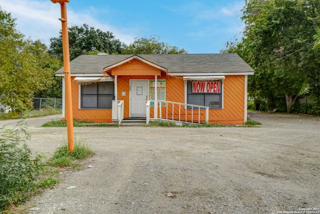 536 S WW White Rd, San Antonio, TX 78220