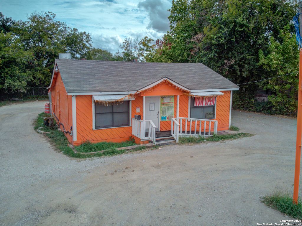 536 S WW White Rd, San Antonio, TX 78220