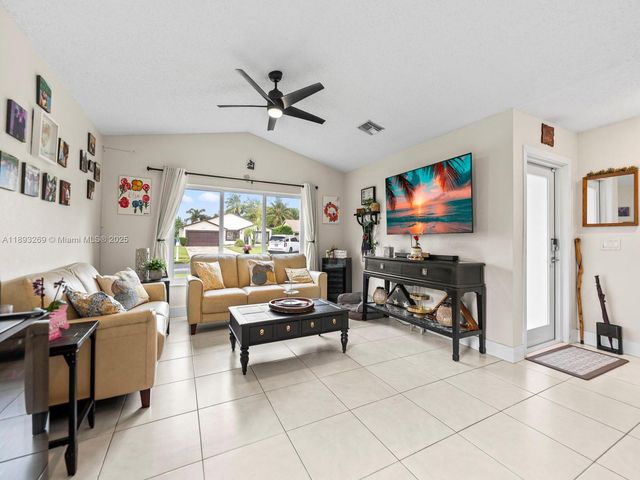 5236 NW 99th Ave, Sunrise, FL 33351