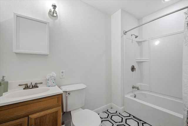 2209 Hare Lane, Greenville, TX 75402