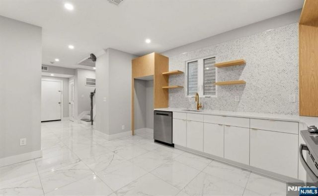 104 Hollywood Avenue, East Orange, NJ 07018