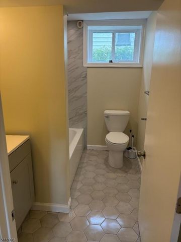 441 W 1St Ave, Roselle Boro, NJ 07203