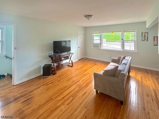 441 W 1St Ave, Roselle Boro, NJ 07203