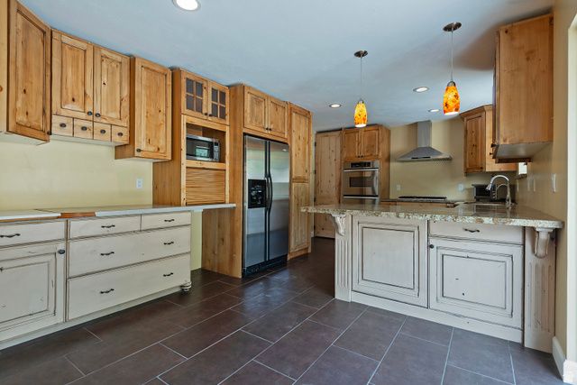 9473 S HUNTS END DR, Sandy, UT 84092