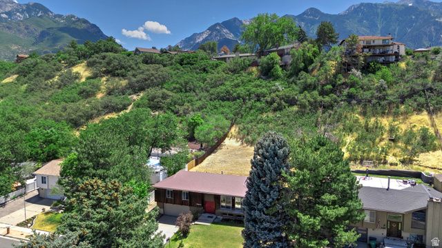 9473 S HUNTS END DR, Sandy, UT 84092