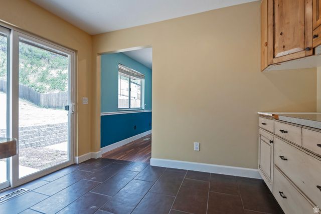 9473 S HUNTS END DR, Sandy, UT 84092