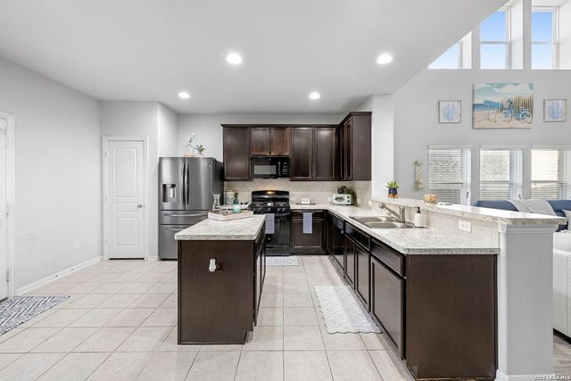 8935 Holland Park, Converse, TX 78109