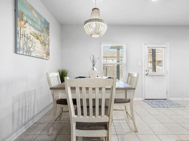 8935 Holland Park, Converse, TX 78109