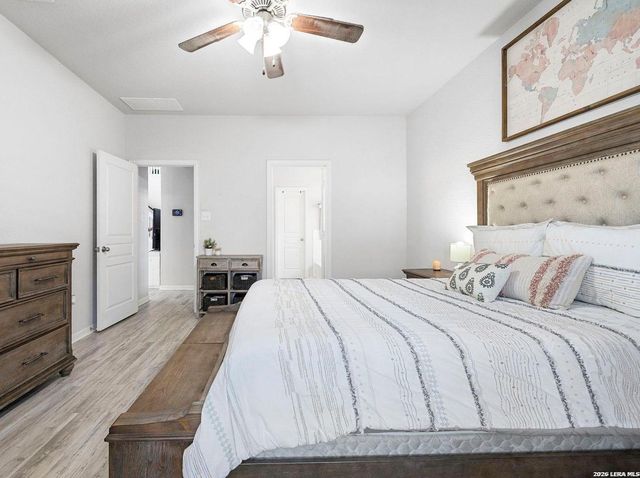 8935 Holland Park, Converse, TX 78109