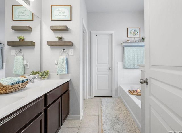 8935 Holland Park, Converse, TX 78109