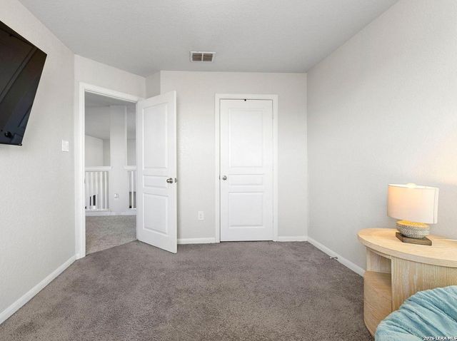 8935 Holland Park, Converse, TX 78109