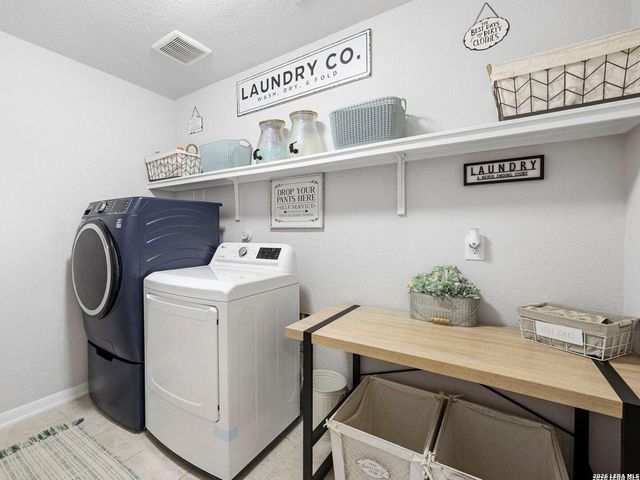 8935 Holland Park, Converse, TX 78109