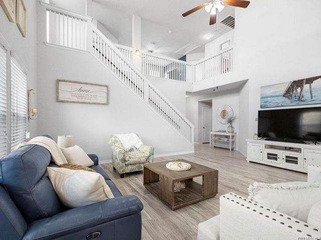 8935 Holland Park, Converse, TX 78109