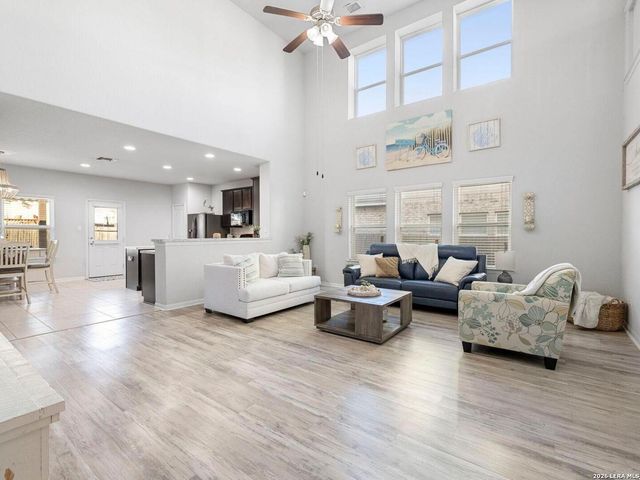 8935 Holland Park, Converse, TX 78109