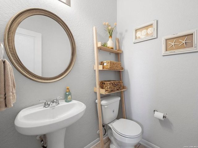 8935 Holland Park, Converse, TX 78109