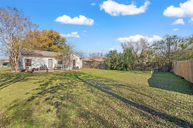 502 W 6th Street, Mcgregor, TX 76657