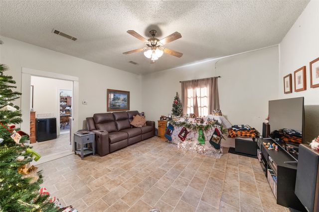 502 W 6th Street, Mcgregor, TX 76657