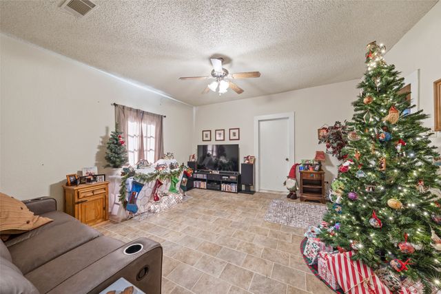 502 W 6th Street, Mcgregor, TX 76657
