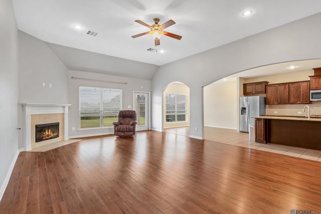 13440 Larch Ct, Denham Springs, LA 70726