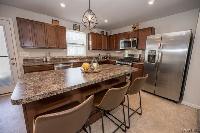 102 Florence Lane, Amherst, NY 14228