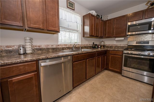 102 Florence Lane, Amherst, NY 14228