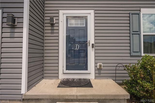 102 Florence Lane, Amherst, NY 14228