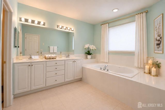 160 Kyle Court, Monroe, NJ 08831