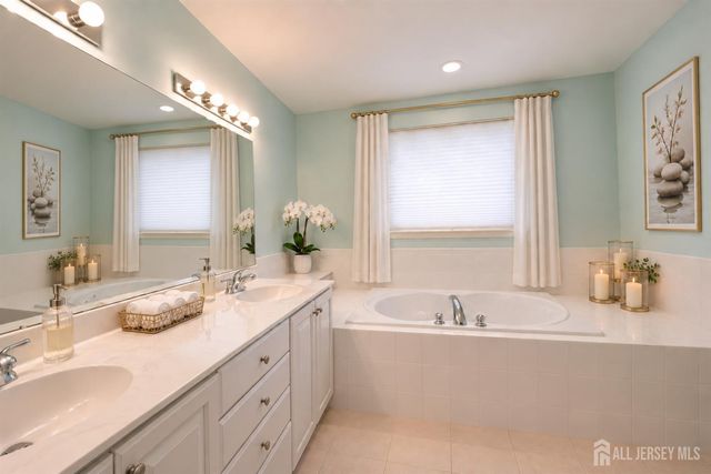 160 Kyle Court, Monroe, NJ 08831