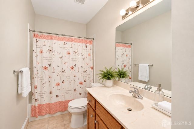 160 Kyle Court, Monroe, NJ 08831