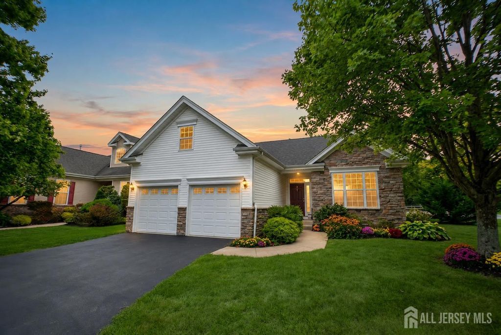 160 Kyle Court, Monroe, NJ 08831