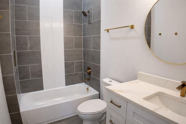 8114 Double Avenue D, Houston, TX 77088