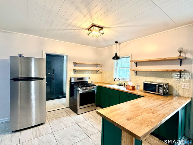 33-D Laurel Point Drive, Montville, CT 06370
