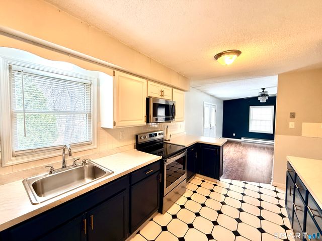 33-D Laurel Point Drive, Montville, CT 06370