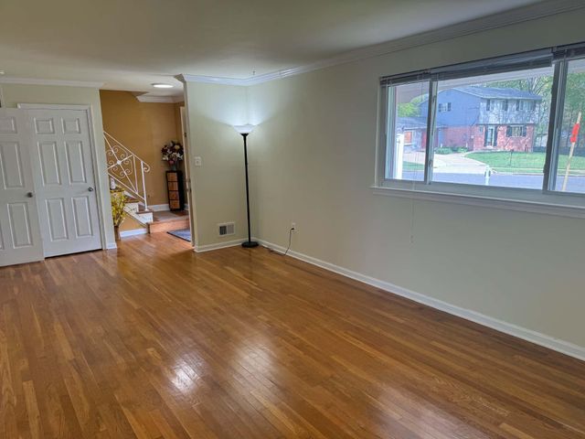 8120 SPRINGFIELD VILLAGE DR, Springfield, VA 22152