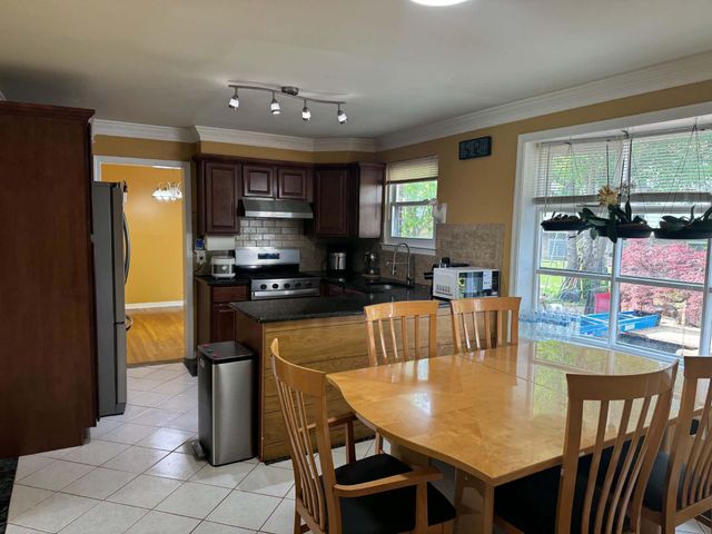 8120 SPRINGFIELD VILLAGE DR, Springfield, VA 22152