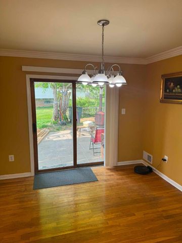 8120 SPRINGFIELD VILLAGE DR, Springfield, VA 22152