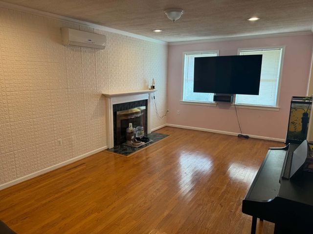 8120 SPRINGFIELD VILLAGE DR, Springfield, VA 22152
