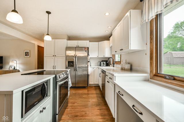 625 Valley Way Road, Greenwood, IN 46142