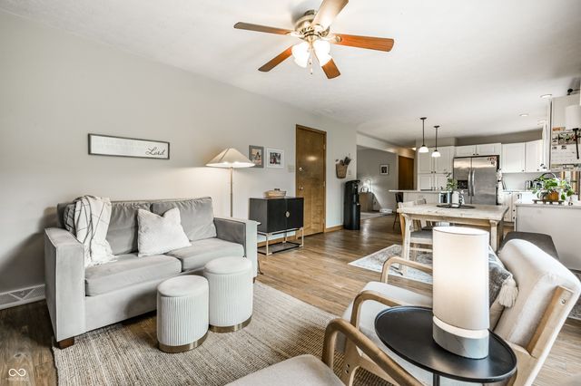 625 Valley Way Road, Greenwood, IN 46142