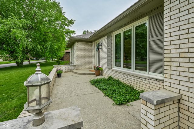 625 Valley Way Road, Greenwood, IN 46142