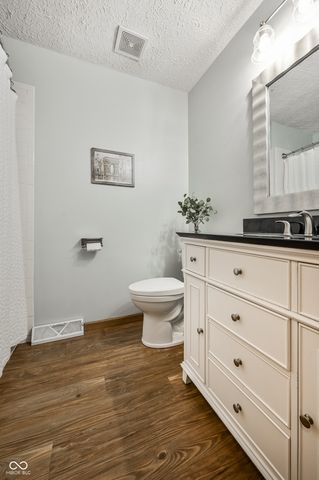 625 Valley Way Road, Greenwood, IN 46142