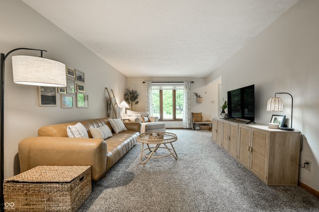 625 Valley Way Road, Greenwood, IN 46142