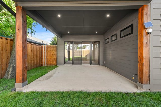 1030 Parkview Avenue, Dallas, TX 75223