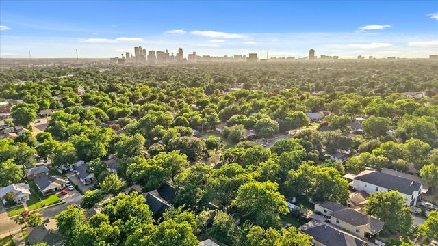 1030 Parkview Avenue, Dallas, TX 75223