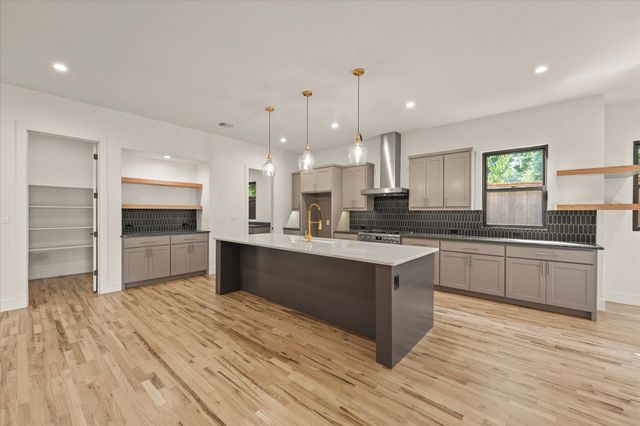 1030 Parkview Avenue, Dallas, TX 75223
