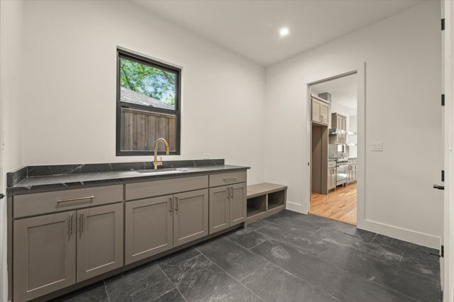 1030 Parkview Avenue, Dallas, TX 75223