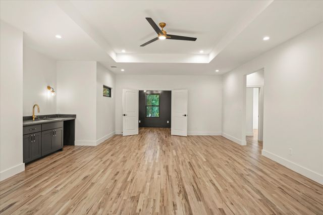1030 Parkview Avenue, Dallas, TX 75223