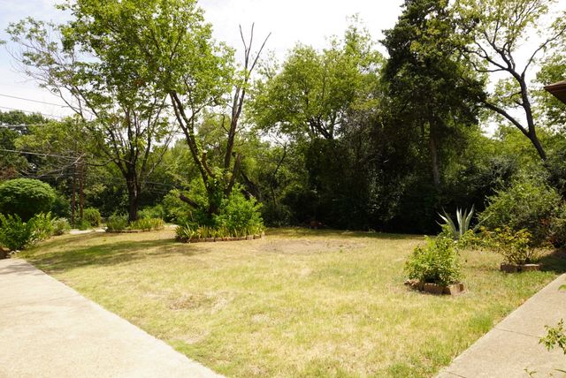 821 N Hampton Road, Dallas, TX 75208